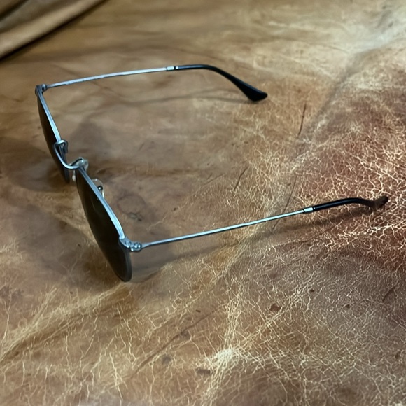 RayBan Round Sunglasses - Picture 3 of 4